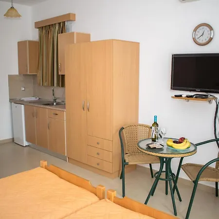 Red Hibiscus Stegna Casa rural Archangelos (Rhodes)