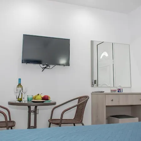 Red Hibiscus Stegna Casa rural *