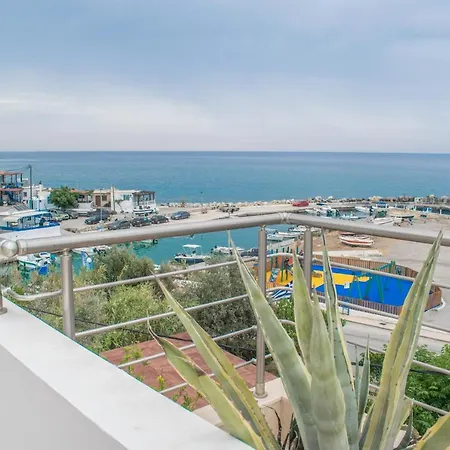 Casa rural Red Hibiscus Stegna *