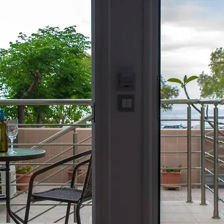 Casa rural Red Hibiscus Stegna *