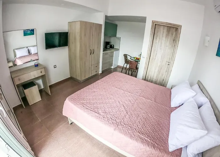 Red Hibiscus Stegna Country house *