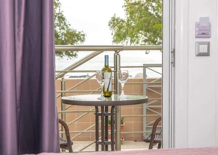 Country house Red Hibiscus Stegna *