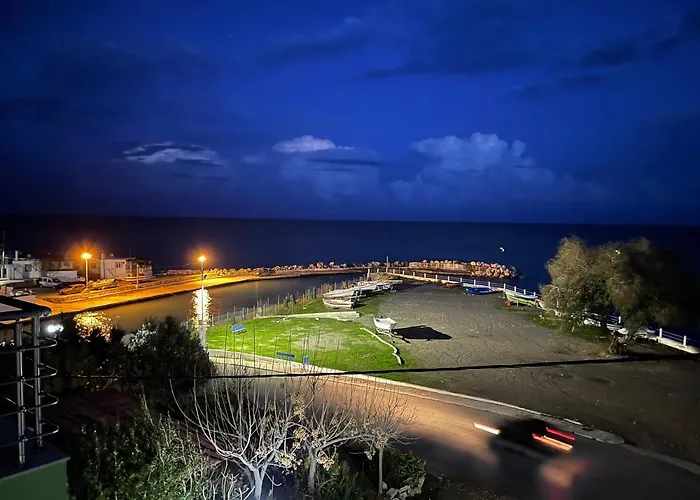 Red Hibiscus Stegna منزل ريفي *