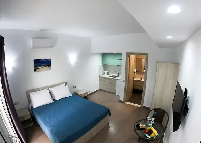 Red Hibiscus Stegna منزل ريفي أرخانجلوس