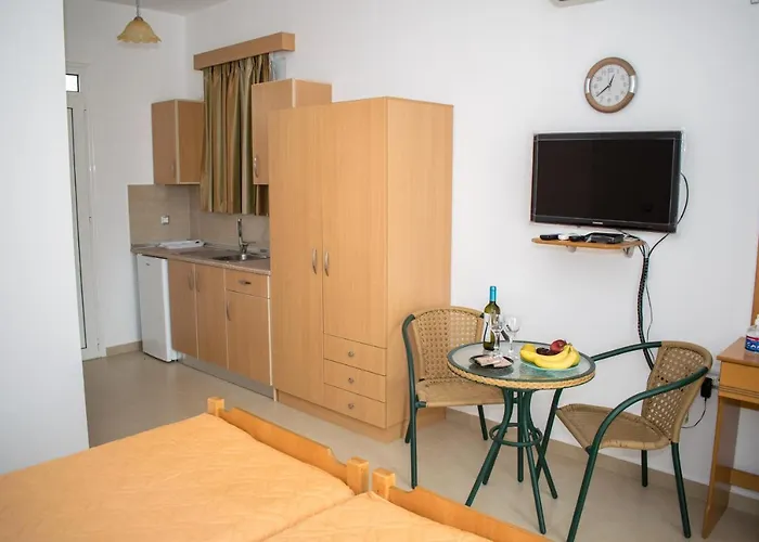 Red Hibiscus Stegna منزل ريفي أرخانجلوس