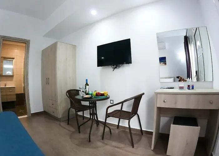 Red Hibiscus Stegna *