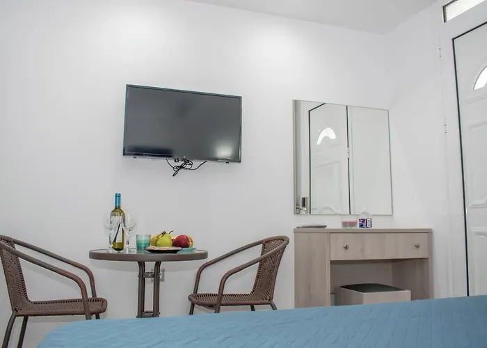 Red Hibiscus Stegna منزل ريفي *