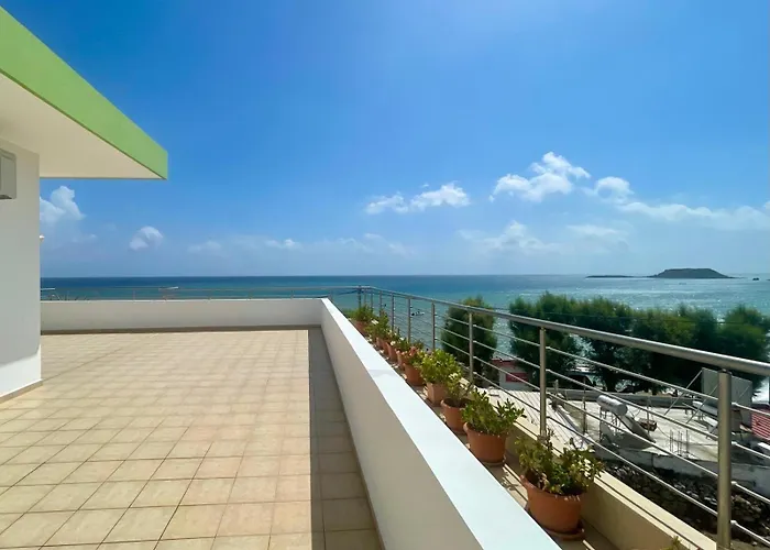 Red Hibiscus Stegna منزل ريفي