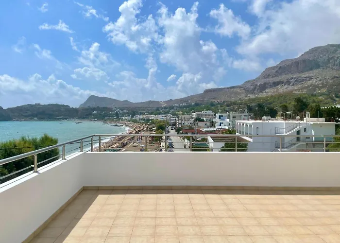 Red Hibiscus Stegna منزل ريفي *