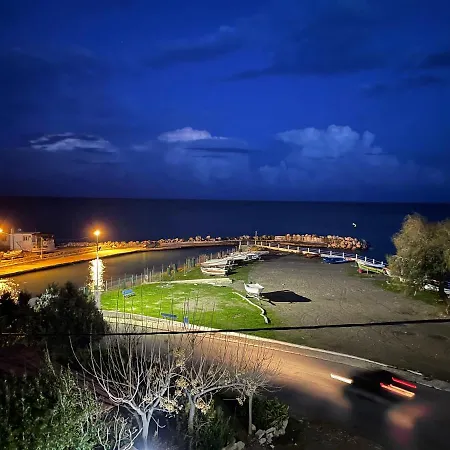 Red Hibiscus Stegna Venkovský dům *