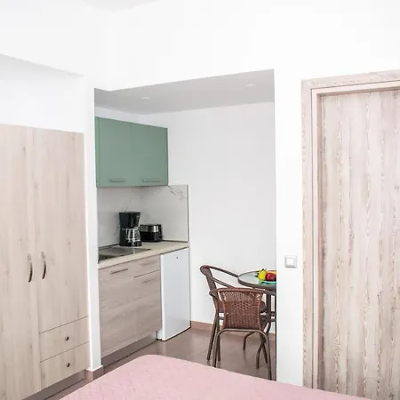 Red Hibiscus Stegna Venkovský dům *