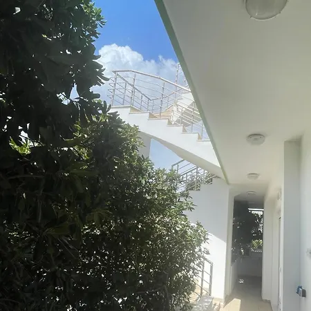 Venkovský dům Red Hibiscus Stegna