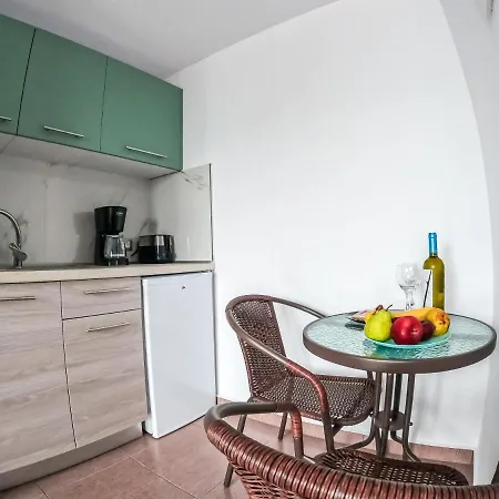 Red Hibiscus Stegna Landhaus *