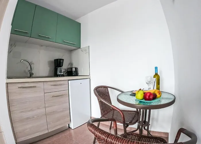 Red Hibiscus Stegna Venkovský dům *