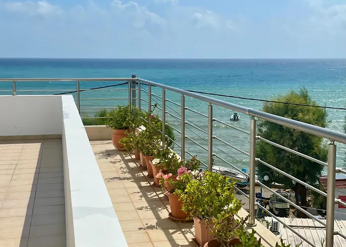 Venkovský dům Red Hibiscus Stegna