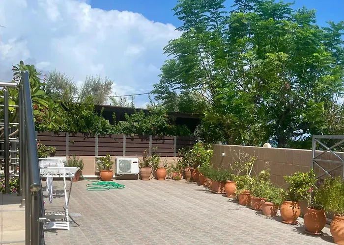 Red Hibiscus Stegna Venkovský dům *